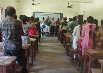 सूरत पांडेय डिग्री कॉलेज, गढ़वा में स्वीप कोषांग के द्वारा नैतिक मतदान एवं EVM VVPAT के संबंध में जागरूक करने हेतु कार्यशाला का आयोजन किया गया