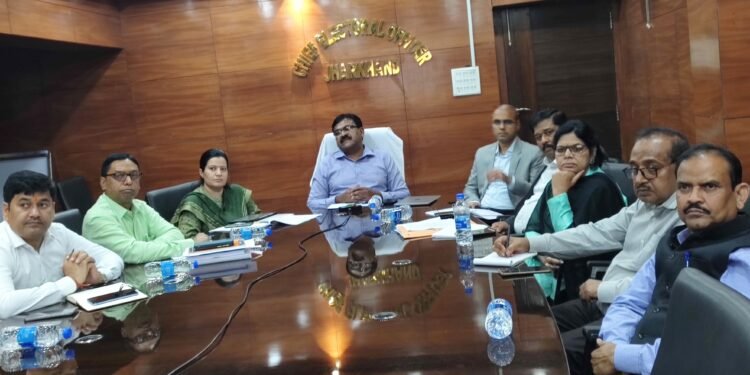 गैर- सरकारी / निजी व्यावसायिक संस्थाओं के कर्मियों हेतु मतदान करने के लिए मतदान दिवस के दिन सवैतनिक अवकाश का प्रावधान