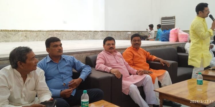 आज दिनांक 27 03 2024 को शेखपुरा स्थित निजी सभागार में एनडीए गठबंधन दाल की एक बैठक आहूत की गई