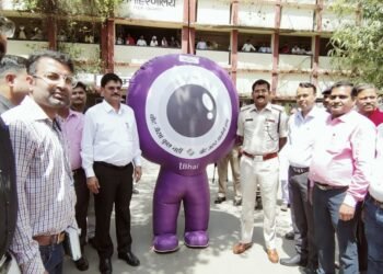 लोकसभा आम निर्वाचन 2024 के मद्देनजर मतदाताओं को जागरूक करने हेतु ELection masscot iBhai मतदाता जागरूकता रथ को जिला निर्वाचन पदाधिकारी-सह-उपायुक्त एवं पुलिस अधीक्षक द्वारा संयुक्त रूप हरी झंडी दिखाकर किया गया रवाना