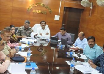 अवैध शराब एवं मादक पदार्थों की रोकथाम से संबंधित विषयों पर मुख्य निर्वाचन पदाधिकारी ने वीडियो कॉन्फ्रेंसिंग के माध्यम से की समीक्षा