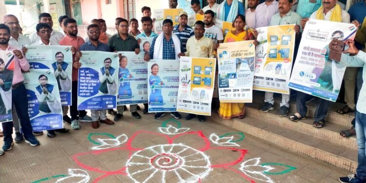 डंडई प्रखंड कार्यालय द्वारा स्वीप कार्यक्रम के तहत रंगोली एवं मतदाता जागरूकता रैली निकालकर मतदाताओं को जागरूक किया गया