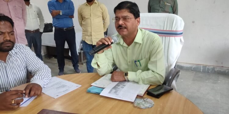 जिला निर्वाचन पदाधिकारी-सह-उपायुक्त ने गढ़वा एवं डण्डा प्रखंड का किया दौरा, लोकसभा आम निर्वाचन 2024 की तैयारी से जुड़े कार्यों का किया समीक्षा