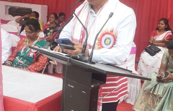 डॉ. श्यामा प्रसाद मुखर्जी विश्वविद्यालय में सरहुल महोत्सव का आयोजन किया गया। आयोजन विश्वविद्यालय परिसर में स्थित आखड़ा में किया गया