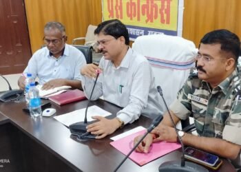 लोकसभा आम निर्वाचन 2024 की तैयारियों से जुड़े विषय पर जिला निर्वाचन पदाधिकारी-सह-उपायुक्त ने प्रेस कॉन्फ्रेंस कर मीडिया को दी जानकारी
