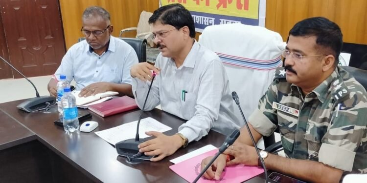 लोकसभा आम निर्वाचन 2024 की तैयारियों से जुड़े विषय पर जिला निर्वाचन पदाधिकारी-सह-उपायुक्त ने प्रेस कॉन्फ्रेंस कर मीडिया को दी जानकारी