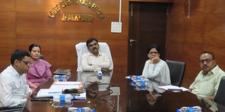 रांची – केवल डेटा पर नहीं, मौके पर जाकर बीएलओ द्वारा के कार्यों की समीक्षा करें पदाधिकारी : के. रवि कुमार, मुख्य निर्वाचन पदाधिकारी, झारखंड