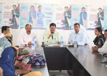 गढ़वा : मतदान केंद्रों पर साफ-सफाई, पेयजल व अन्य सुविधाएं सुनिश्चित कराने में करें सहयोग- उपायुक्त