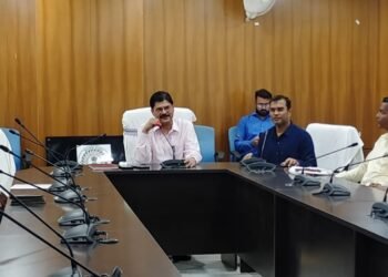 गढ़वा :  स्वीप कार्यक्रम अंतर्गत मतदाता जागरूकता कार्यक्रम के तहत पेंटिंग, प्रतिभागियों को मैडल एवं प्रशस्तिपत्र देकर किया गया सम्मनित