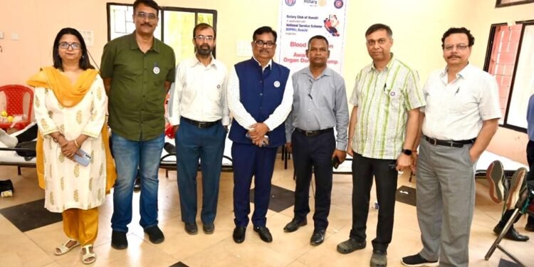 रांची – DSPMU में रक्तदान शिविर का आयोजन, डॉ तपन कुमार शांडिल्य बोले – हर जनजीवन को देना है संदेश, रक्तदान है महादान
