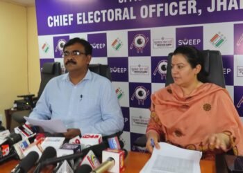 रांची- मुख्य निर्वाचन पदाधिकारी के. रवि कुमार एवं अपर मुख्य निर्वाचन पदाधिकारी डॉ. नेहा अरोड़ा झारखण्ड लोक सभा निर्वाचन के मतदान संबंधित गतिविधियों पर मीडिया से हुए मुख़ातिब