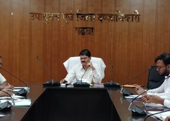 गढ़वा : NH-75 खजुरी से विढ़मगंज पथ चौड़ीकरण फोरलेन निर्माण समेत अन्य सड़क निर्माण योजना से संबंधित समीक्षात्मक बैठक