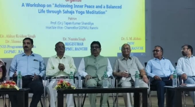 डॉक्टर श्यामा प्रसाद यूनिवर्सिटी में एनएसएस ,एनसीसी इकाई और सहज योग ट्रस्ट के तत्वावधान में कार्यशाला का आयोजन