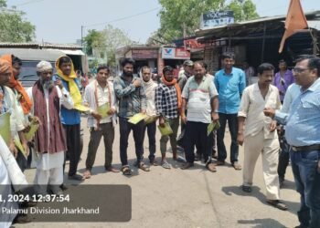 गढ़वा- सोनपुरवा  बस, कमांडर और ऑटो स्टैंड  में चलाया गया सड़क सुरक्षा जागरूकता अभियान