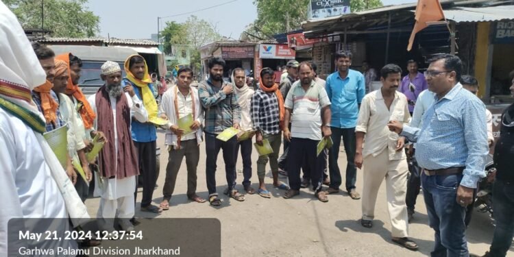 गढ़वा- सोनपुरवा  बस, कमांडर और ऑटो स्टैंड  में चलाया गया सड़क सुरक्षा जागरूकता अभियान