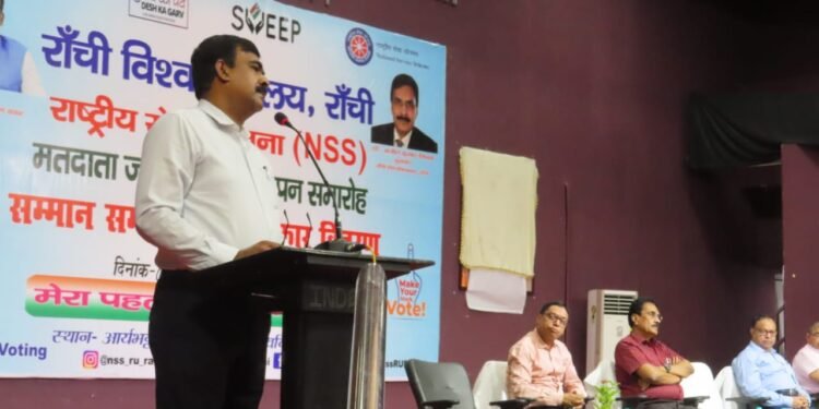 चुनाव के दिन प्रत्येक मतदाता घर से निकले और मतदान करे, इसके लिए प्रेरित करें एन.एस.एस स्वयंसेवक : के. रवि कुमार