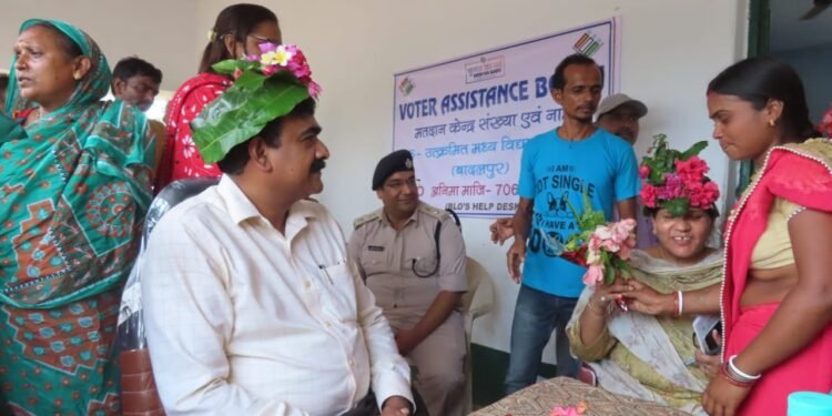 मुख्य निर्वाचन पदाधिकारी ने जामताड़ा के मतदान केन्द्रों का किया निरीक्षण