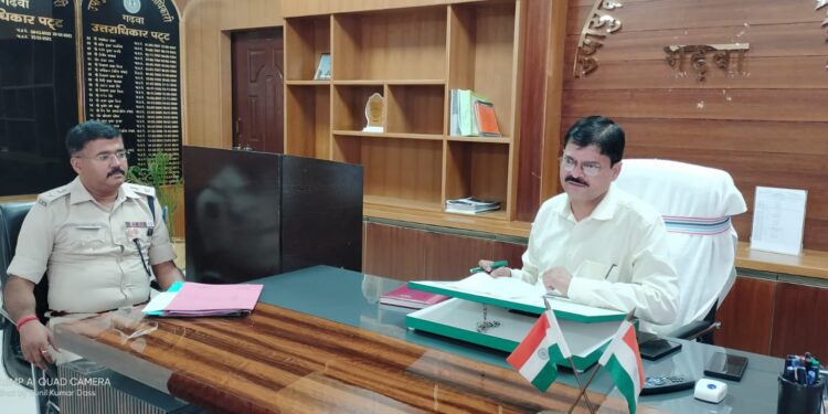 उपायुक्त शेखर जमुआर की अध्यक्षता मे आधार निगरानी समिति की बैठक सम्पन्न