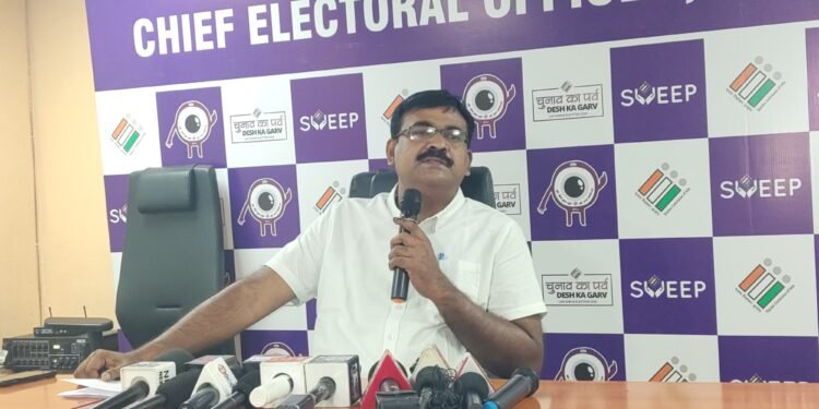 रांची : सातवें चरण के तहत तीन संसदीय निर्वाचन क्षेत्रों का मतदान प्रतिशत 70.88 रहाः के. रवि कुमार