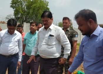 गढ़वा : विश्व पर्यावरण दिवस पर उपायुक्त समेत जिला स्तरीय वरीय पदाधिकारियों ने पौधारोपण कर दिया जागरूकता का संदेश