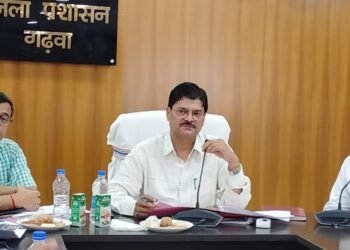 गढ़वा :  उपायुक्त शेखर जमुआर की अध्यक्षता में पेयजल एवं स्वच्छता प्रमंडल  के साथ समीक्षा बैठक संपन्न