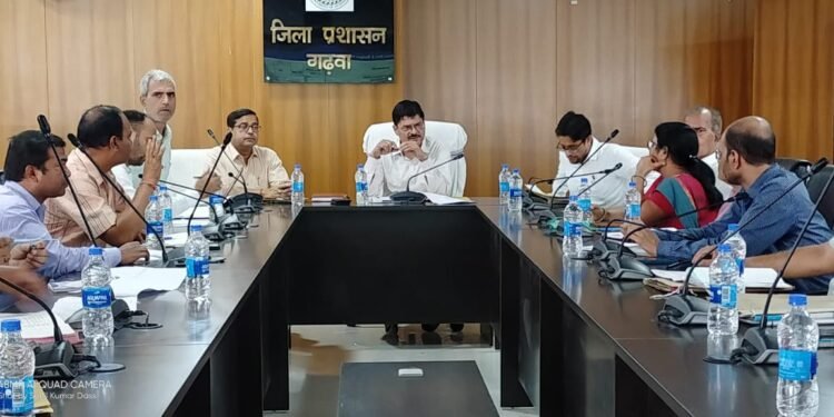 गढ़वा : उपायुक्त की अध्यक्षता में शिक्षा विभाग से सम्बंधित कार्यों की समीक्षा बैठक सम्पन्न, दिए कई आवश्यक दिशा निर्देश