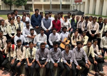 डीएसपीएमयू के स्कूल ऑफ मास कम्युनिकेशन एंड जर्नलिज्म विभाग के द्वारा नशा मुक्ति पर नुक्कड़ नाटक का आयोजन