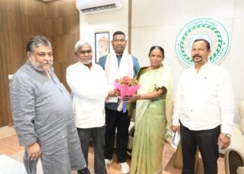 मुख्यमंत्री चम्पाई सोरेन से सिंहभूम लोकसभा सीट से नवनिर्वाचित सांसद जोबा मांझी ने मुलाकात की