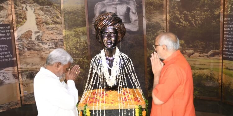 राज्यपाल सी०पी० राधाकृष्णन एवं मुख्यमंत्री चम्पाई सोरेन ने धरती आबा भगवान बिरसा मुंडा की पुण्यतिथि पर श्रद्धांजलि दी