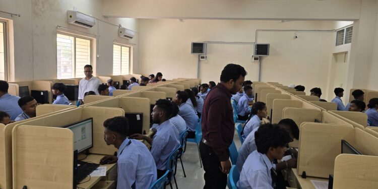 डीएसपीएमयू में आज एनवायरमेंटल  स्टडीज और अंडरस्टैंडिंग इंडिया की कंप्यूटर बेस्ड परीक्षा शुरू