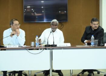 मुख्यमंत्री चम्पाई सोरेन ने अधिकारियों के साथ फ्लाई ओवर ब्रिज, ट्रैफिक व्यवस्था से सम्बंधित कार्य प्रगति की उच्चस्तरीय समीक्षा की