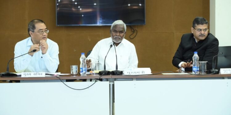 मुख्यमंत्री चम्पाई सोरेन ने अधिकारियों के साथ फ्लाई ओवर ब्रिज, ट्रैफिक व्यवस्था से सम्बंधित कार्य प्रगति की उच्चस्तरीय समीक्षा की