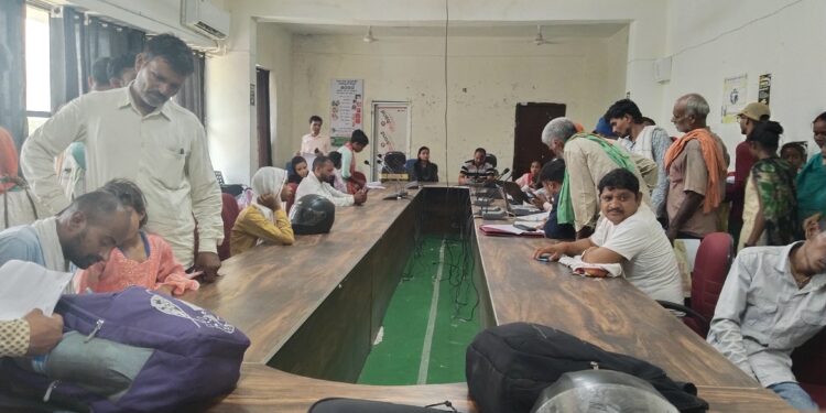 गढ़वा : सदर अस्पताल में शुरू हुआ दिव्यांगत प्रमाण पत्र कैंप, 49 बच्चों का बना सार्टिफिकेट