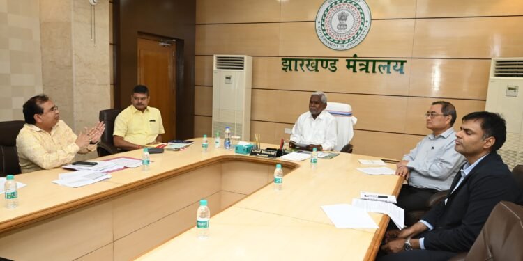 मुख्यमंत्री ने किसानों के एनपीए माफी के लिए बैंकों से बातचीत करने का अधिकारियों को दिया निर्देश