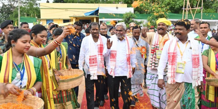 घाटशिला : मुख्यमंत्री चम्पाई सोरेन माझी परगना महाल के 14वें महासम्मेलन में मुख्य अतिथि के रूप में हुए शामिल