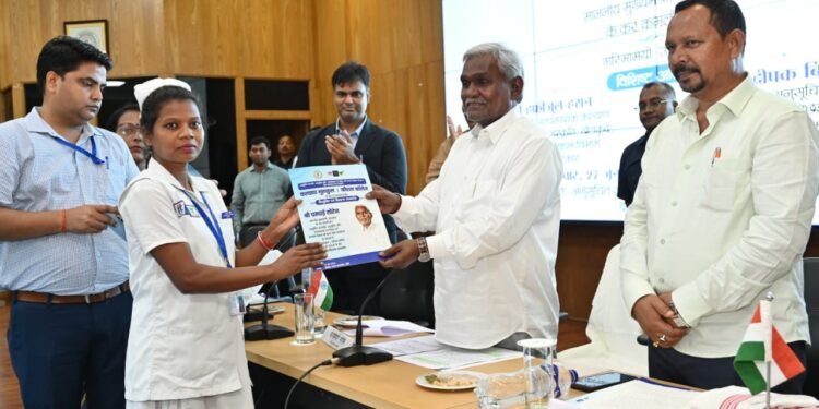 मुख्यमंत्री चम्पाई सोरेन ने प्रेझा फाउंडेशन द्वारा संचालित कल्याण गुरुकुल एवं कौशल कॉलेज के  छात्र- छात्राओं को सौंपा  नियुक्ति पत्र