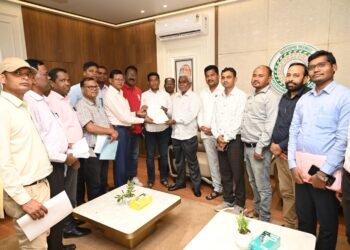 रांची : मुख्यमंत्री चम्पाई सोरेन से झारखंड अल्पसंख्यक प्राथमिक/माध्यमिक विद्यालय शिक्षक-शिक्षकेत्तर समन्वय समिति के प्रतिनिधिमंडल ने मुलाकात की