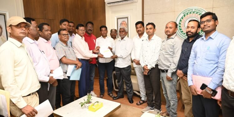 रांची : मुख्यमंत्री चम्पाई सोरेन से झारखंड अल्पसंख्यक प्राथमिक/माध्यमिक विद्यालय शिक्षक-शिक्षकेत्तर समन्वय समिति के प्रतिनिधिमंडल ने मुलाकात की