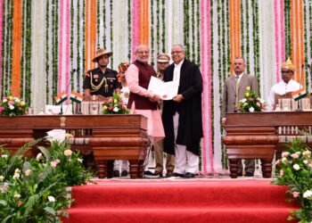 राज्यपाल सी० पी० राधाकृष्णन ने न्यायमूर्ति डॉ० विद्युत रंजन षड़ंगि को झारखंड उच्च न्यायालय के मुख्य न्यायाधीश के पद की शपथ दिलाई