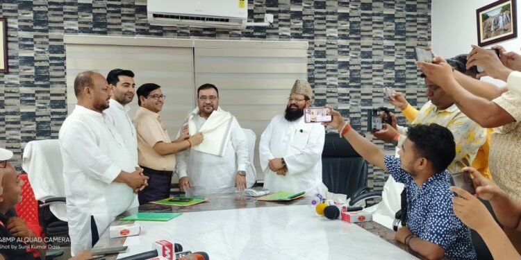 गढ़वा : हिदायतुल्लाह खान की अध्यक्षता में अल्पसंख्यकों के कल्याणार्थ चलाए जा रहे विभिन्न योजनाओं की समीक्षात्मक बैठक