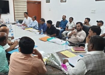 विधानसभा की विशेष समिति (प्रश्न एवं ध्यानाकर्षण) के श्री रामचन्द्र सिंह एवं अन्य ने आज गढ़वा जिले का दौरा किया