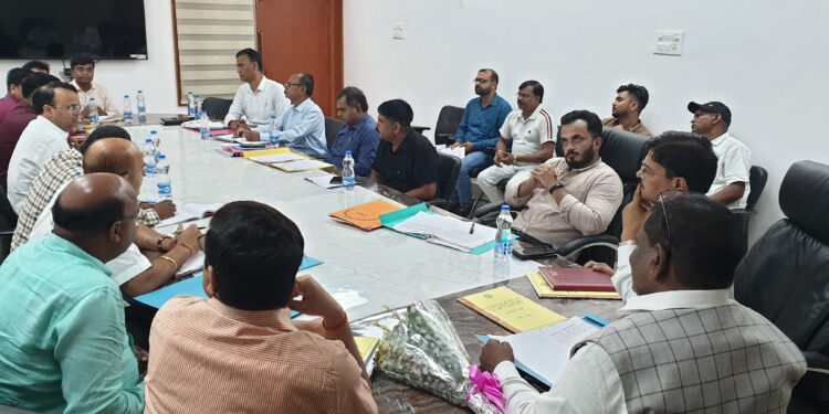 विधानसभा की विशेष समिति (प्रश्न एवं ध्यानाकर्षण) के श्री रामचन्द्र सिंह एवं अन्य ने आज गढ़वा जिले का दौरा किया