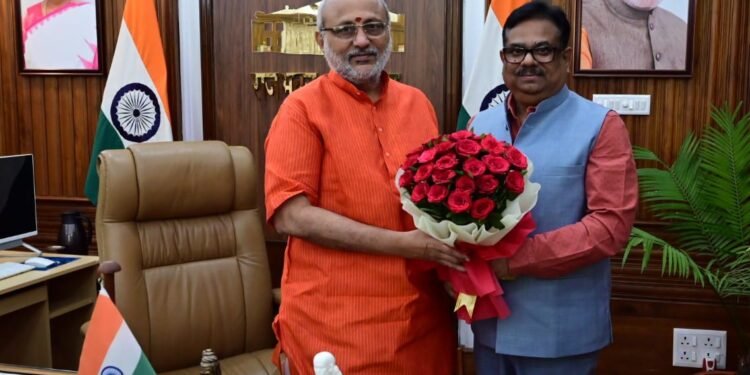 राज्यपाल सी.पी. राधाकृष्णन से डॉ. श्यामा प्रसाद मुखर्जी विश्वविद्यालय के कुलपति डॉ. तपन कुमार शांडिल्य ने मुलाकात की