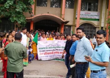 गढ़वा : जिला समन्वयक दिन दयाल उपाध्याय (JSLPS) ने जिले के 69 प्रशिक्षणार्थियों को हरी झंडी दिखाकर कौशल प्रशिक्षण हेतु किया रवाना