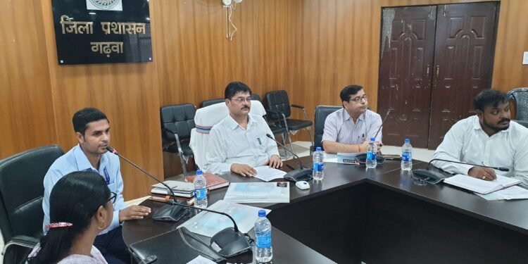 गढ़वा : उपायुक्त की अध्यक्षता में केंद्र प्रायोजित योजना की जिला स्तरीय मॉनिटरिंग समिति की बैठक संपन्न