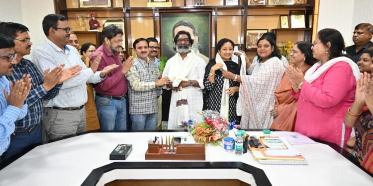 मुख्यमंत्री हेमन्त सोरेन से रांची अंतर्गत विभिन्न महाविद्यालयों के सहायक प्राध्यापकों के एक प्रतिनिधिमंडल ने मुलाकात की