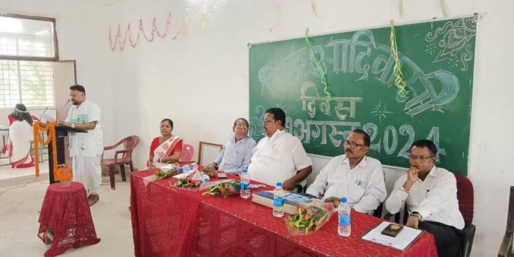 डॉ. श्यामा प्रसाद मुखर्जी विश्वविद्यालय, रांची के टीआरएल विभाग के द्वारा विश्व आदिवासी दिवस के अवसर पर एक सेमिनार का आयोजन