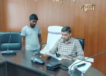 गढ़वा : उपायुक्त के निर्देश पर जनता दरबार के माध्यम से निदेशक डीआरडीए ने सुनी आमजनों की समस्याएं