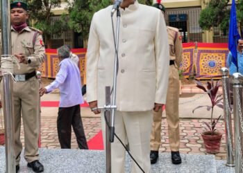 78 वें स्वतंत्रता दिवस के मौके पर डॉ श्यामा प्रसाद मुखर्जी विश्वविद्यालय, रांची में कुलपति डॉ तपन कुमार शांडिल्य के द्वारा झंडोत्तोलन किया गया