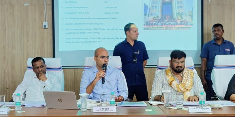 नगर विकास मंत्री हफ़ीज़ुल हसन ने रांची नगर निगम के कार्यों एवं योजनाओं की समीक्षा की